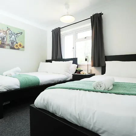 Homely ! Perfect For Contractors And Guests With Private Off Street Parking * Bristol