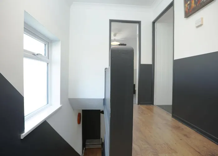 Lejlighed Homely ! Perfect For Contractors And Guests With Private Off Street Parking Bristol